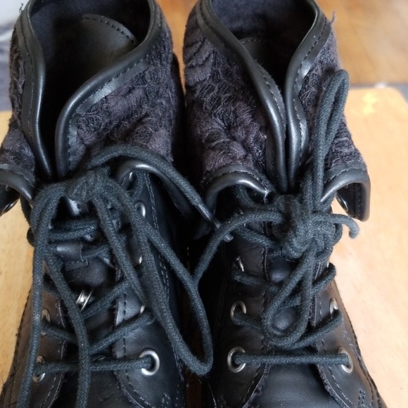 Girls size 1 Black Boot, with shoe string tie - Picture 4 of 7